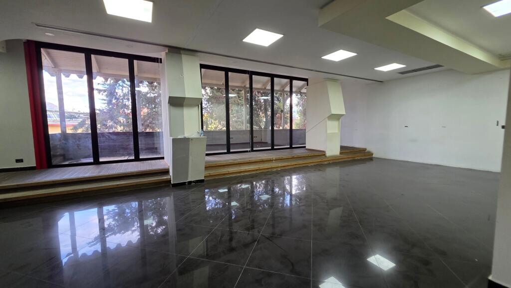 Jepet me qera ambjent per zyra ne Don Bosko