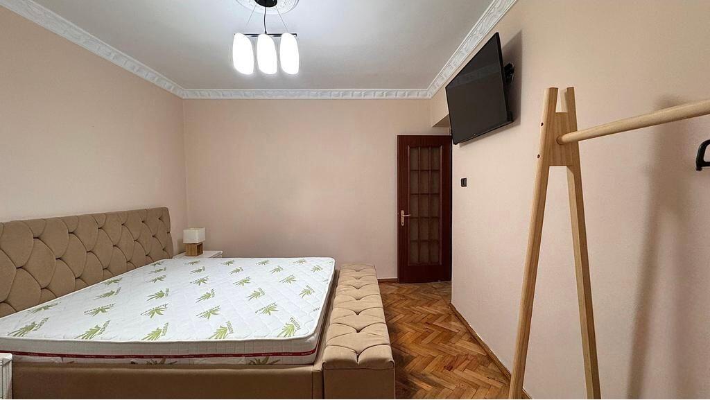Apartament 2+1 me Oborr dhe Parkim – Rruga Fortuzi, 86m²