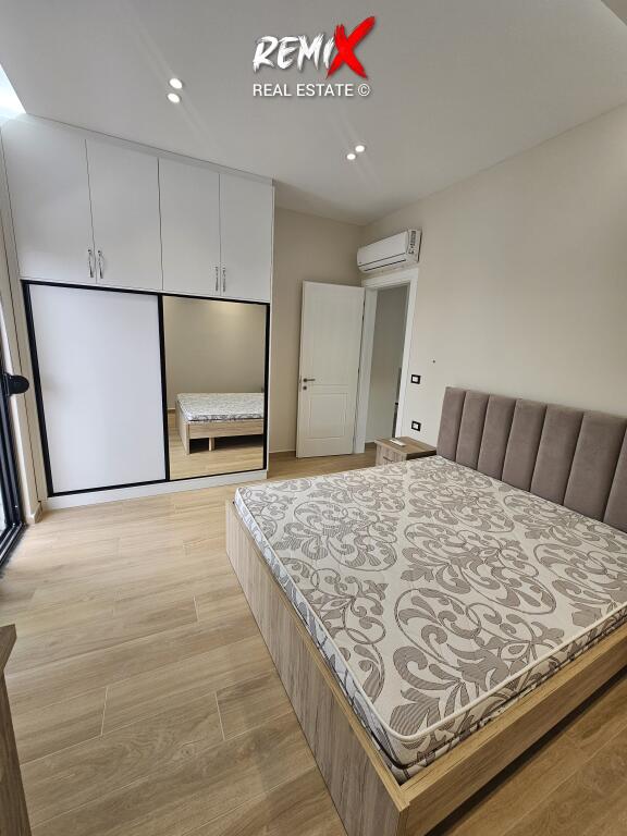 📢 Jepet me qira apartament 1+1 pranë Kishës Amerikane – Kënetë
