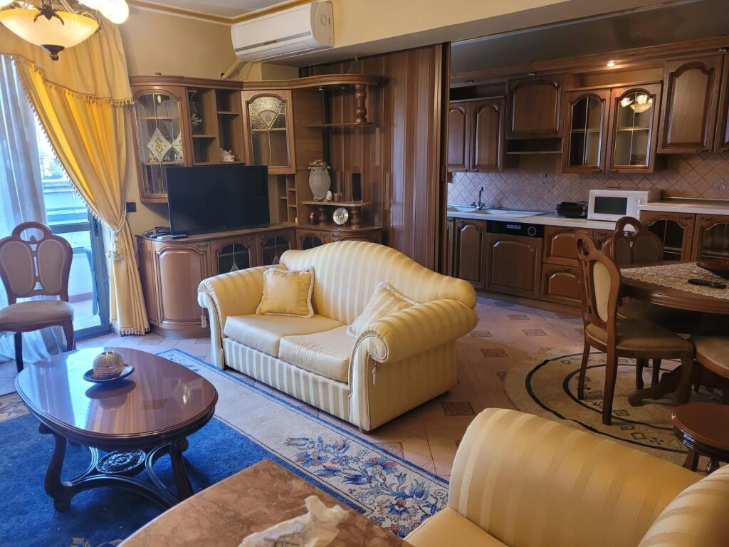 Jepet me qera apartament 2+1+2 tualete+ballkon ne Bllok te Libri Universitar