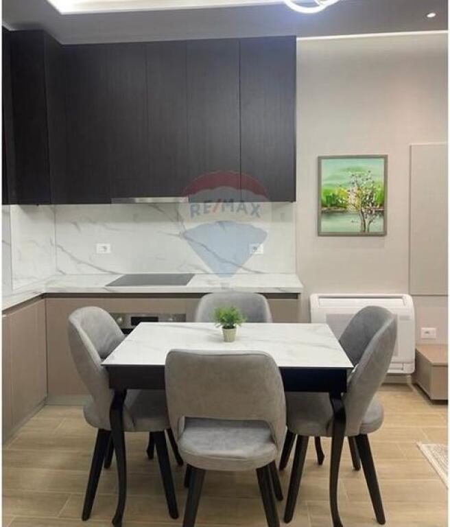 Aprtament 1+1 me qira tek Komuna e Parisit