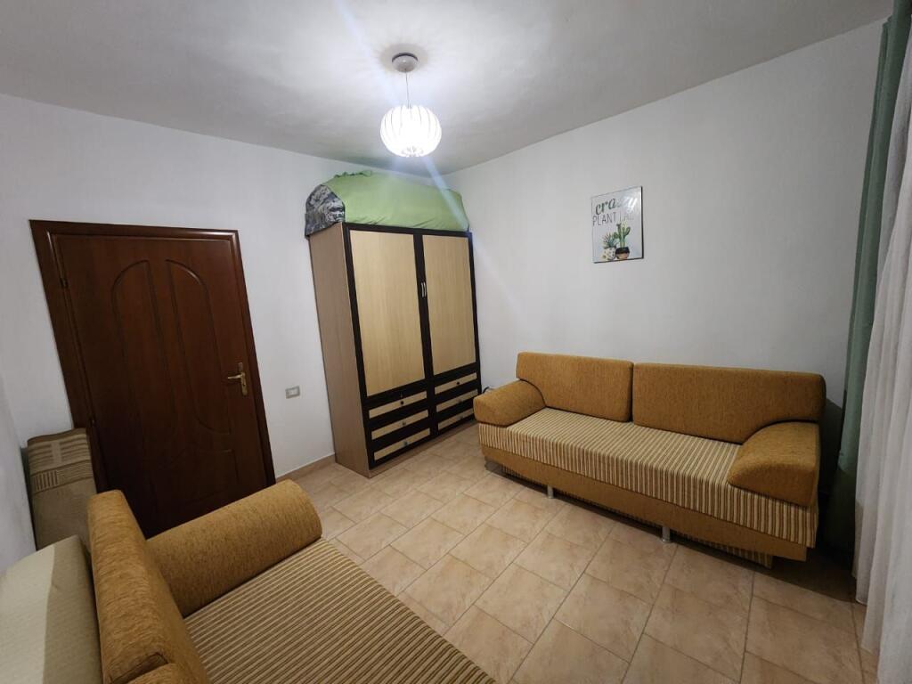 JEPET ME QERA APARTAMENT 2+1 NE CEZMJA FERRES
