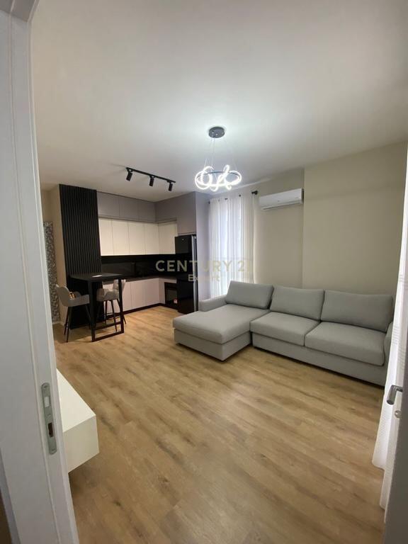 Apartament 1+1 për Qira në Kompleksin Univers City!