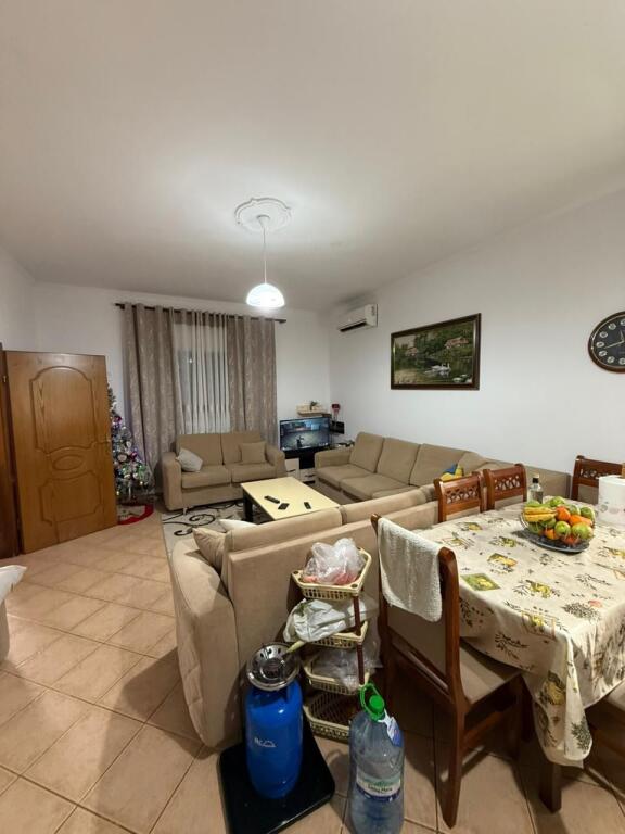 Shitet shtepi Private pran Univers City Qtu 📍