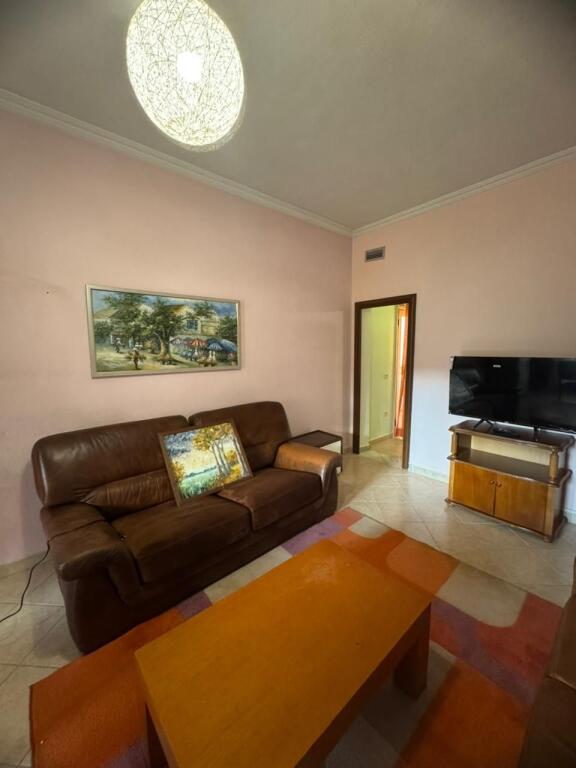 📌Appartamento 1+1+balcone in affitto 📍 vicino alla Scuola Marin Barleti!