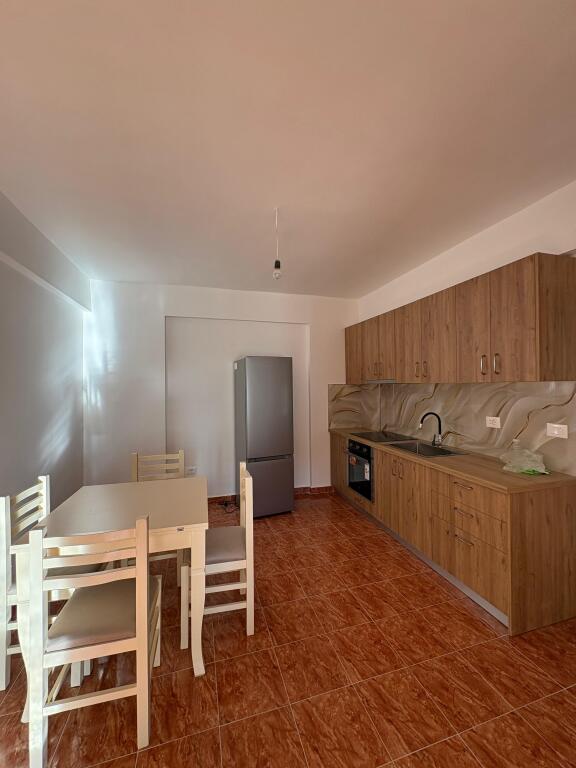 Jepet me qera apartament 1+1 ne plazh prane kompleksit eka