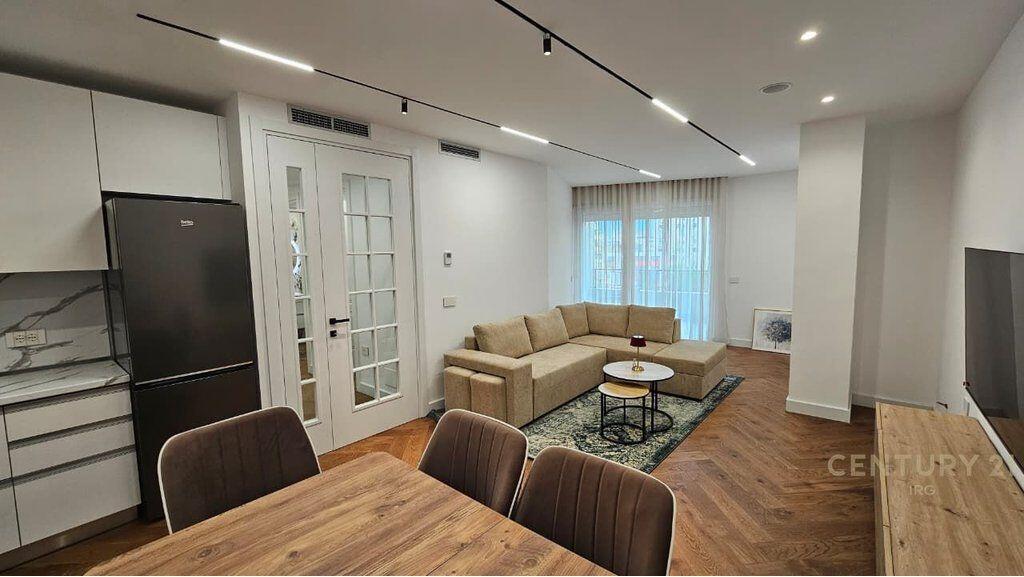 APARTAMENT ME QERA 2+1+2 NË QENDËR. 1,500 € /Muaj Sip. Totale  100m2