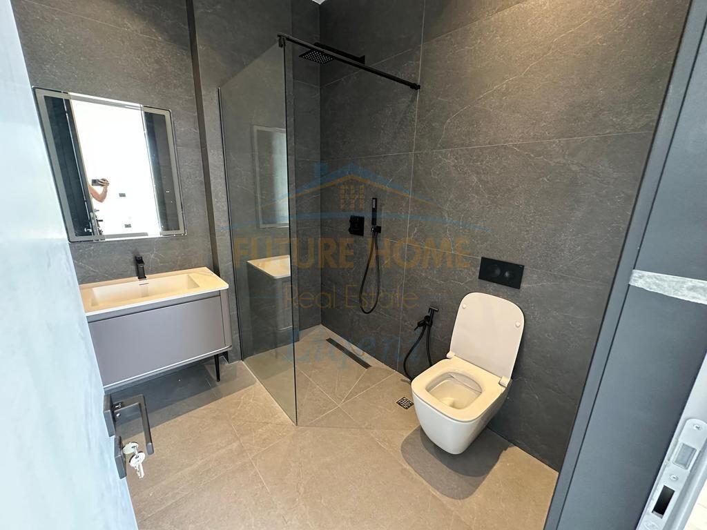 Qera, Vilë, Vilat Forest, Liqeni I Thatë, Tiranë.