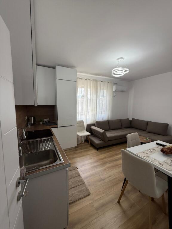 JEPET APARTAMENT 1+1 ME QERA NE QENDER