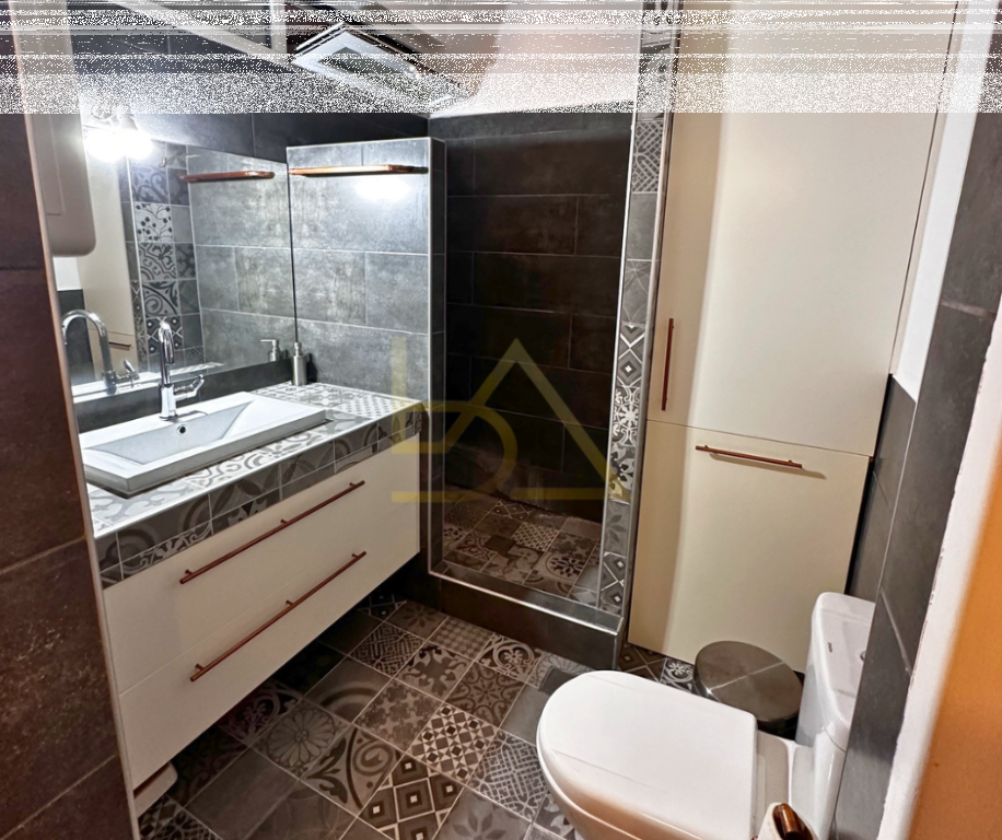 Shitet ambient biznesi + ambient banimi – Aroi, Patras, Greqi