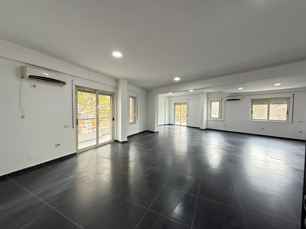 Shitet, Ambient Biznesi Multifunksional, Don Bosko, Tirane 465,000 €