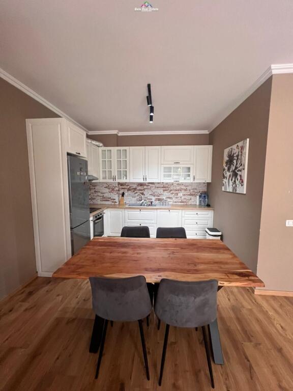 Apartament Me Qera 2+1 Tek Kopshti Botanik (ID B2201607) Tirane