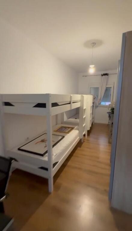 2+1,furnished commune of Paris,price 1000 euro