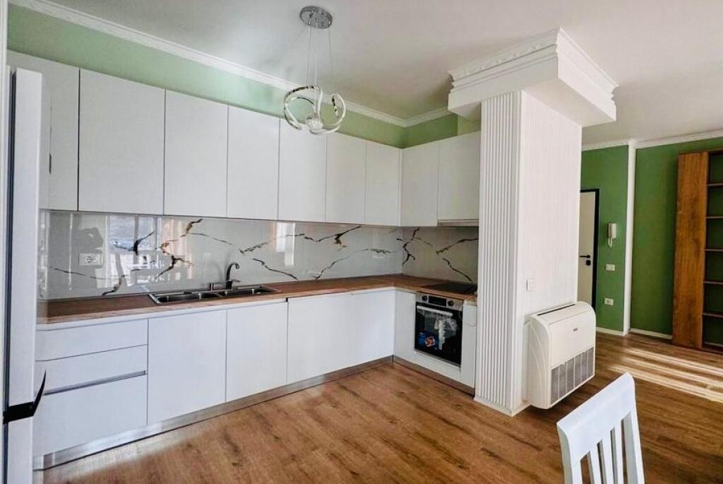 apartament 2+1+2 tualete+ post parkimi ne Myslym Shyr!