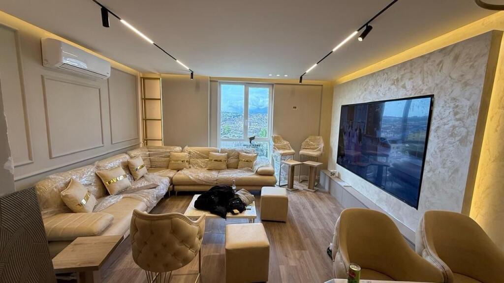 APPARTAMENTO 2+1+2 IN VENDITA VIA DIBRA 25.000.000 LEKE