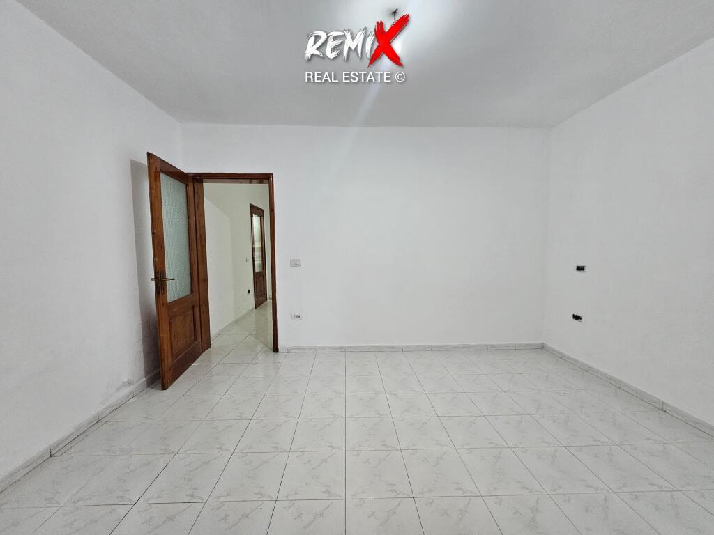 Jepet me qira apartament 3+1+2, pranë Shkollës “Qemal Mici”, Durrës.