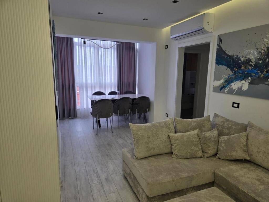APARTAMENT ME QERA 3+1+2+2 RRUGA E KAVAJES 1.500 EURO