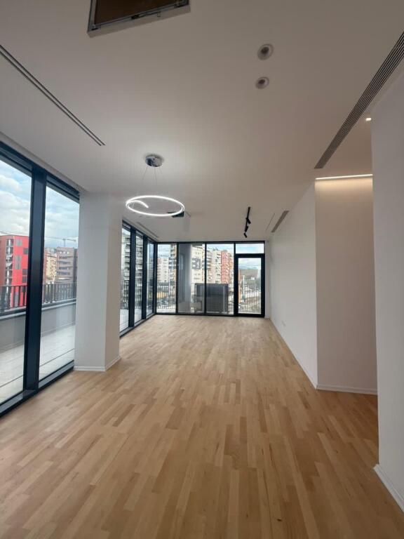 Shitet apartament luksoz 2+1+2 me verandë REZIDENCA LAKE VIEW