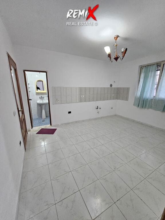 Jepet me qira apartament 3+1+2, pranë Shkollës “Qemal Mici”, Durrës.