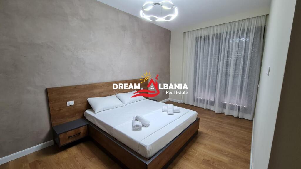 Jepet me qera Duplex dhe 2 post parkimi ne rrugen e Barrikadave prane Qendres ne Tirane (ID 42211370)