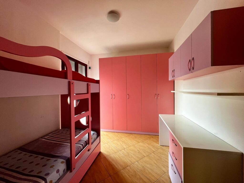 Shitet Apartament 2+1+2 ballkone Lumgomare, Vlore