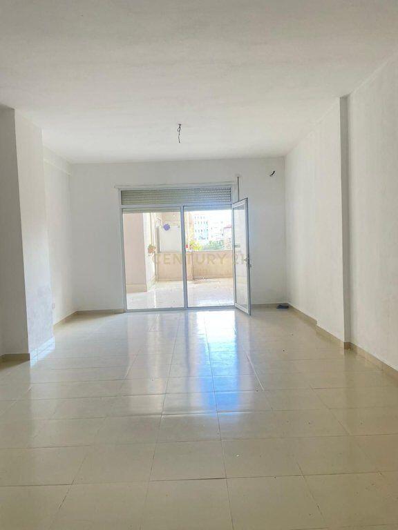 Apartament 2+2 Në Shitje në Ish-URT, Durrës - 133,000€ | 140 m²