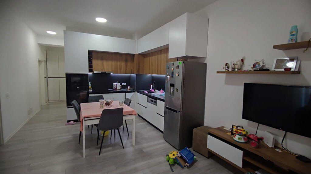 Apartament 2+1 me post parkimi në shitje në Ali Demi, Tiranë 173,000€