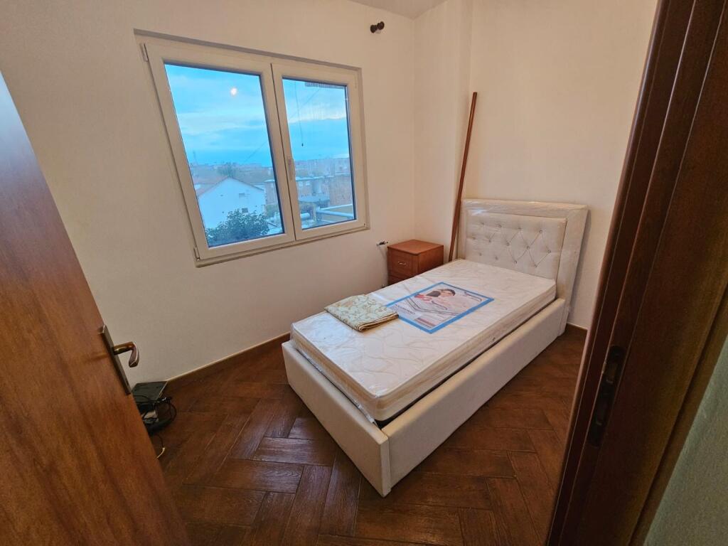 Jepet Me Qera Apartament 3+1+2 Tualete + 1 Ballkon