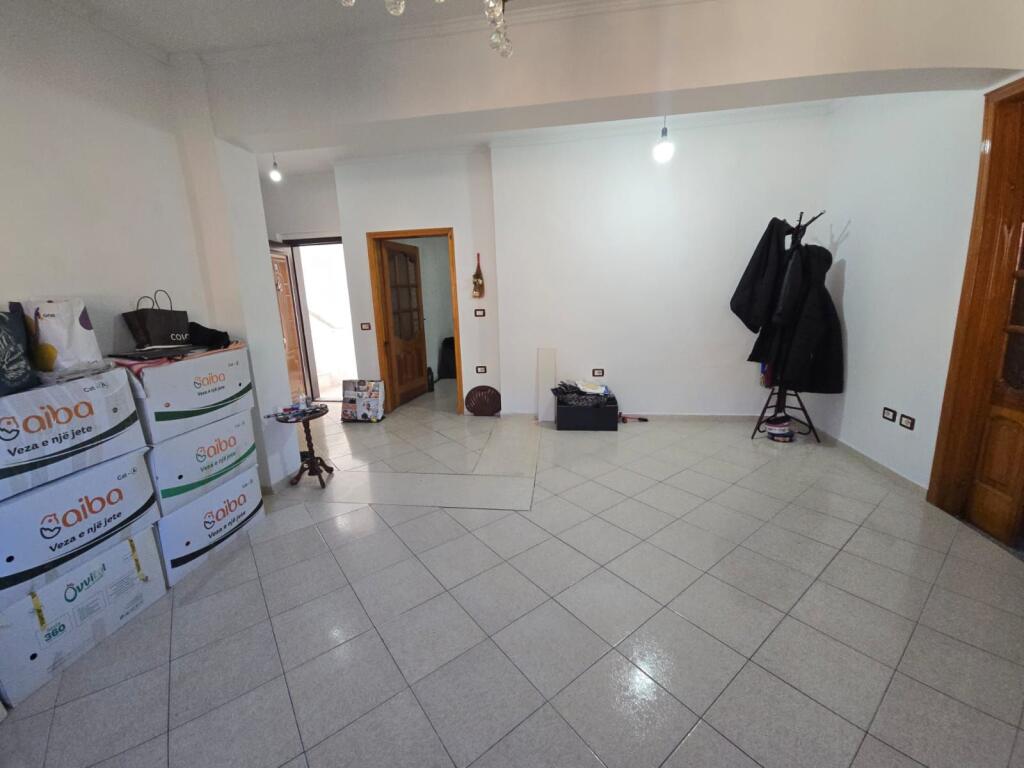 SHITET APARTAMENT 2+1 – TEK STADIUMI, DURRËS