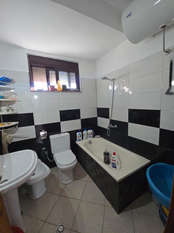 SHITET APARTAMENT 2+1 – TEK STADIUMI, DURRËS