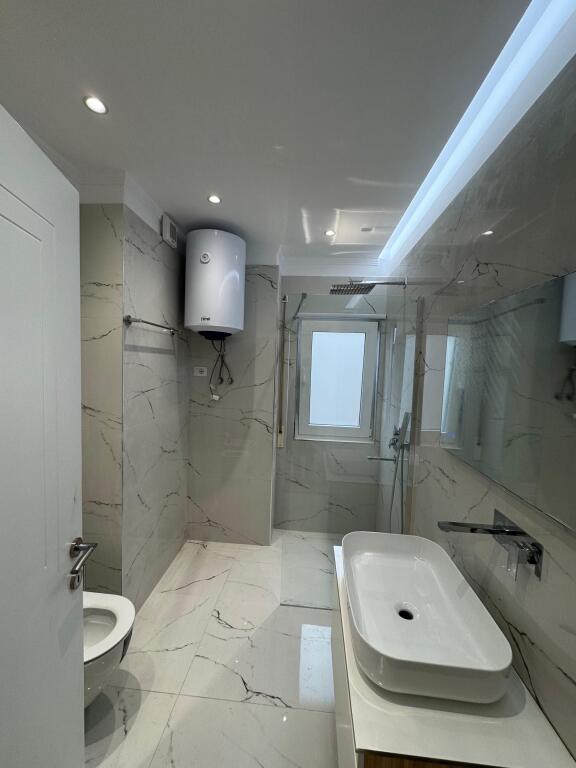 Apartament me qera 2+1 him kolli