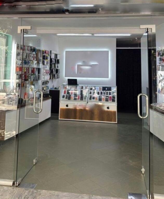 Locale commerciale in affitto vicino alla Scuola Rossa