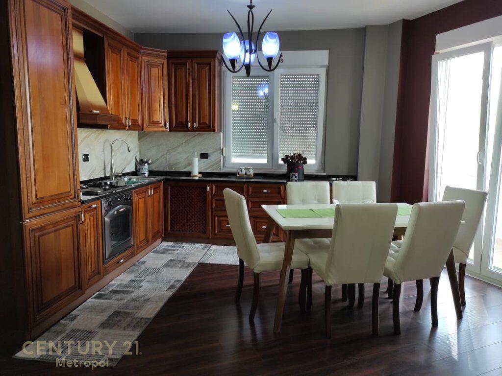 JEPET ME QERA APARTAMENT 2+1 TEK SHESHI WILSON !