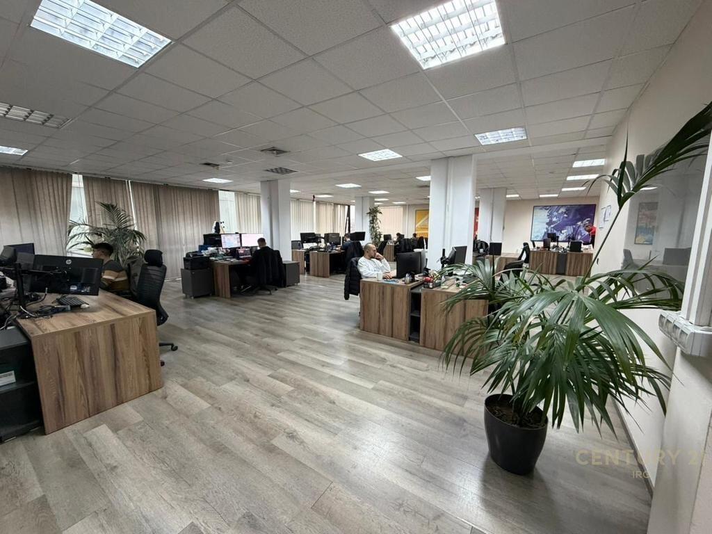 Ufficio in affitto nel centro di Tirana