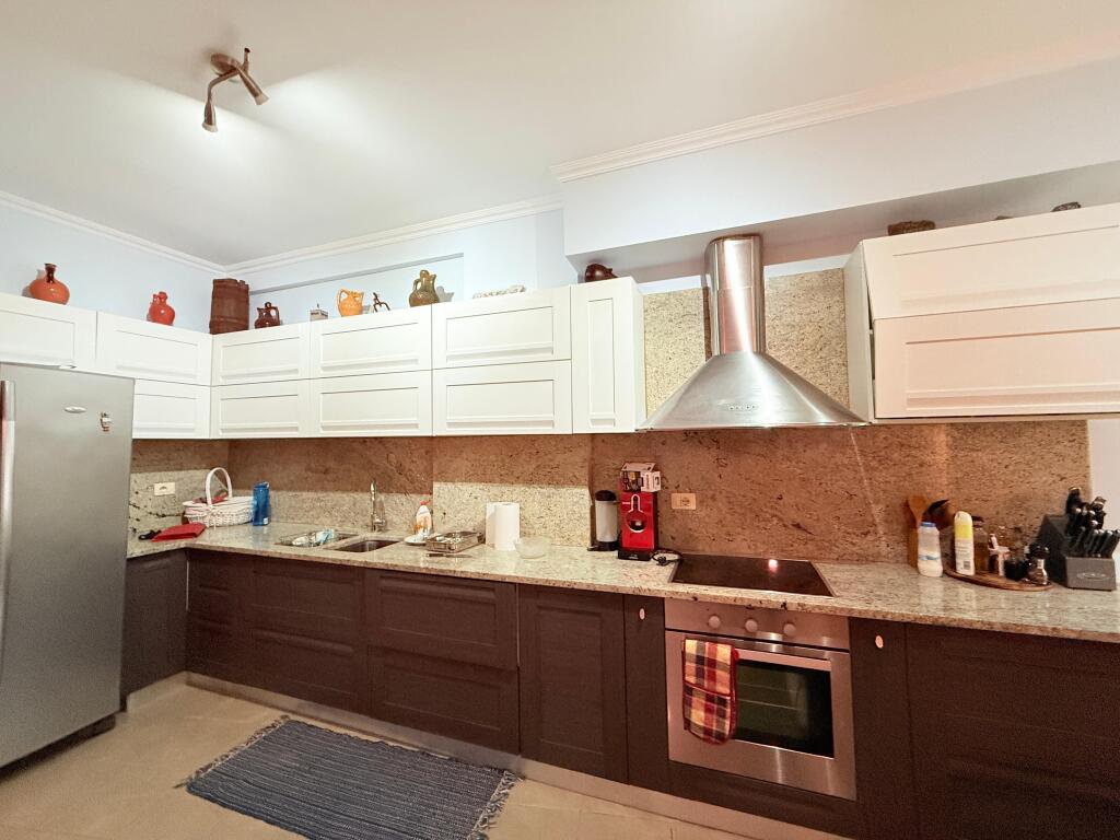 Apartament 3+1+2, Liqeni i Thate!
