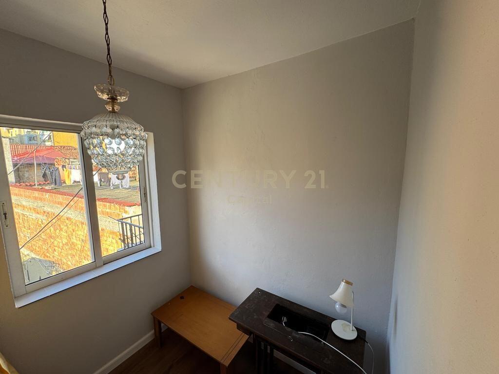 Ambient Për Zyrë Me Qira te Ministria e Jashtme, Tiranë