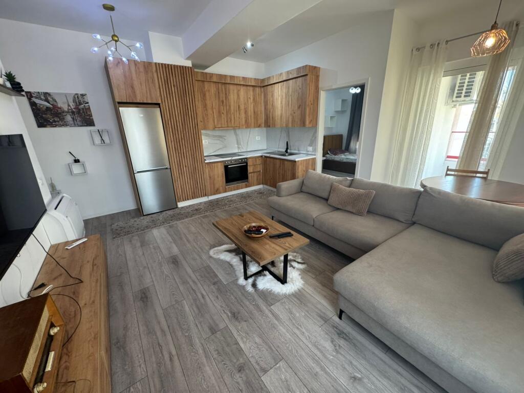 Apartament 2+1 me qira tek Rruga e Kavajes