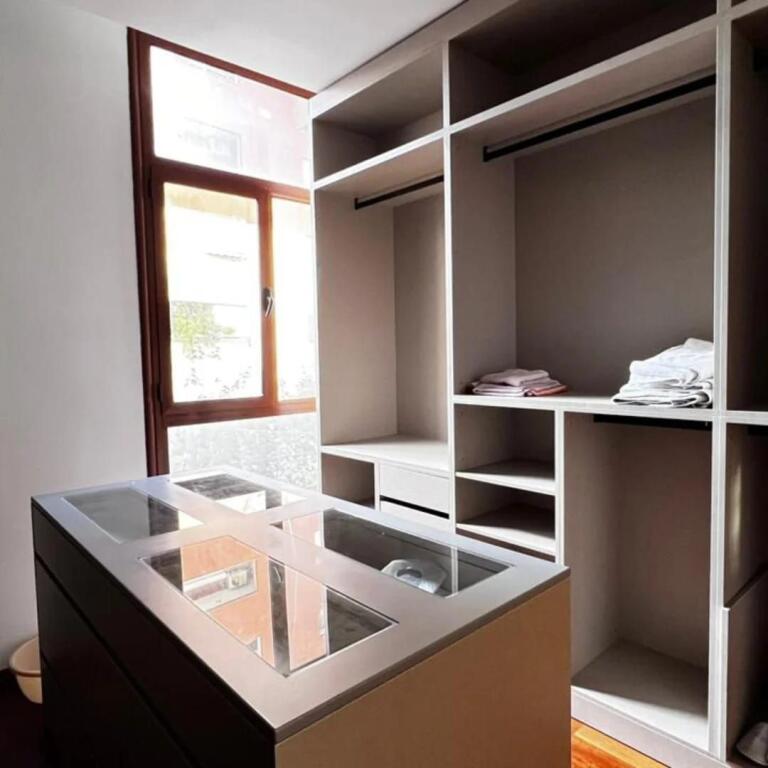Apartament te rruga e Bogdaneve 2+1+2 tualete+ ballkon i madh+ dhome garderobe+ depo+ 2
