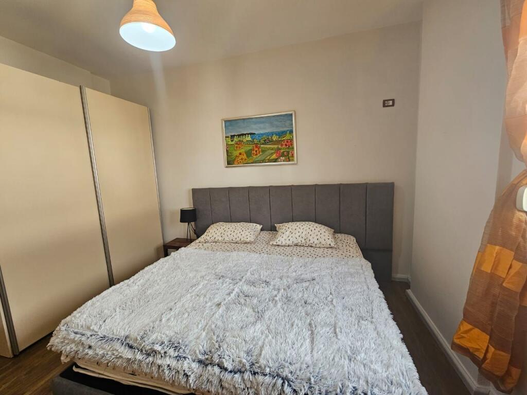 Apartament 1+1 per qera tek Pazari i Ri!
