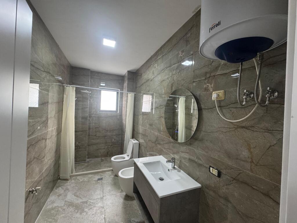 Mbikalimi i Komunes Parisit, pallati i Big Market jepet me qira  apartament 2+1+2 Kati i pare banim me sipërfaqe 120 m2