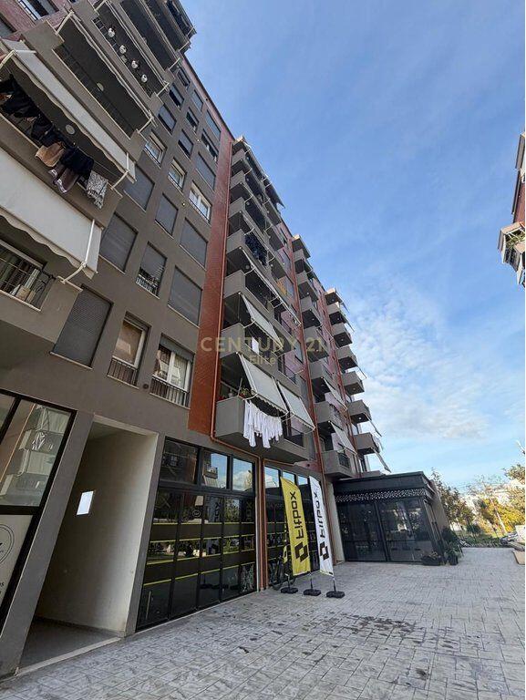 NEGOZIO IN VENDITA IN VIA 5 MAJI 298.000 € Superficie Totale  91m2
