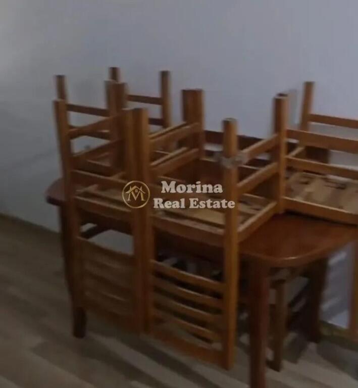 Appartamento 1+1, ad Astir dietro la Raifassen Bank, 400 euro.