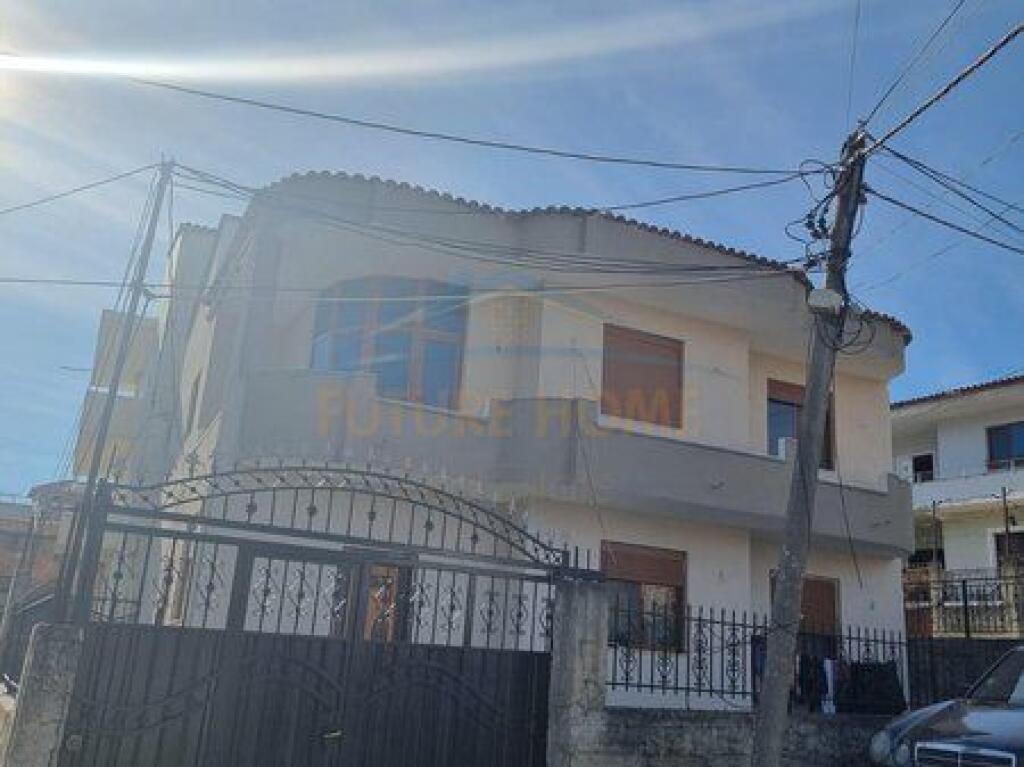 Shitet , Shtepi Private 2 Kateshe , Shkoze