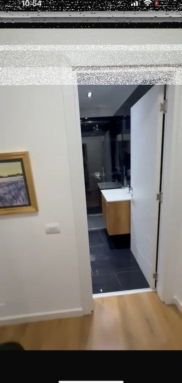 Apartment 2+1+2, Commune of Paris!