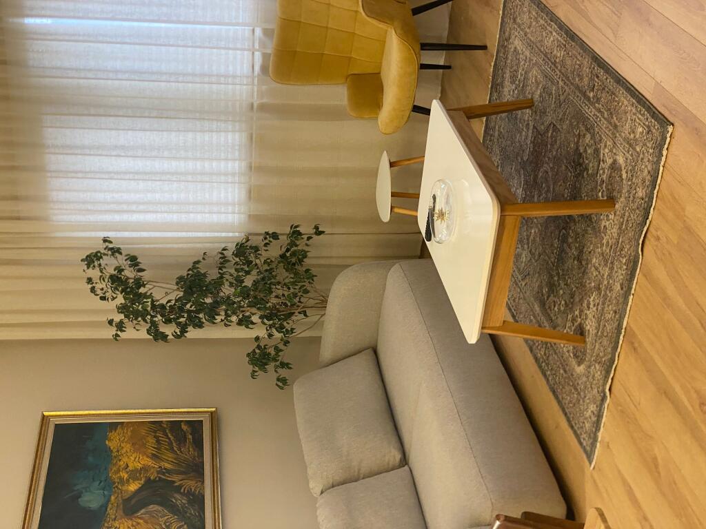 2+1,i mobiluar ,stacioni i fundit i tiranes se re,800 euro