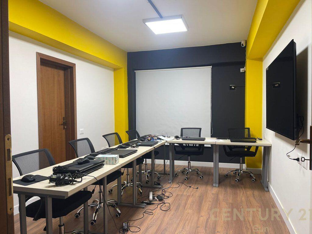 APARTAMENT ME QIRA TEK 'LIBRI UNIVERSITAR"