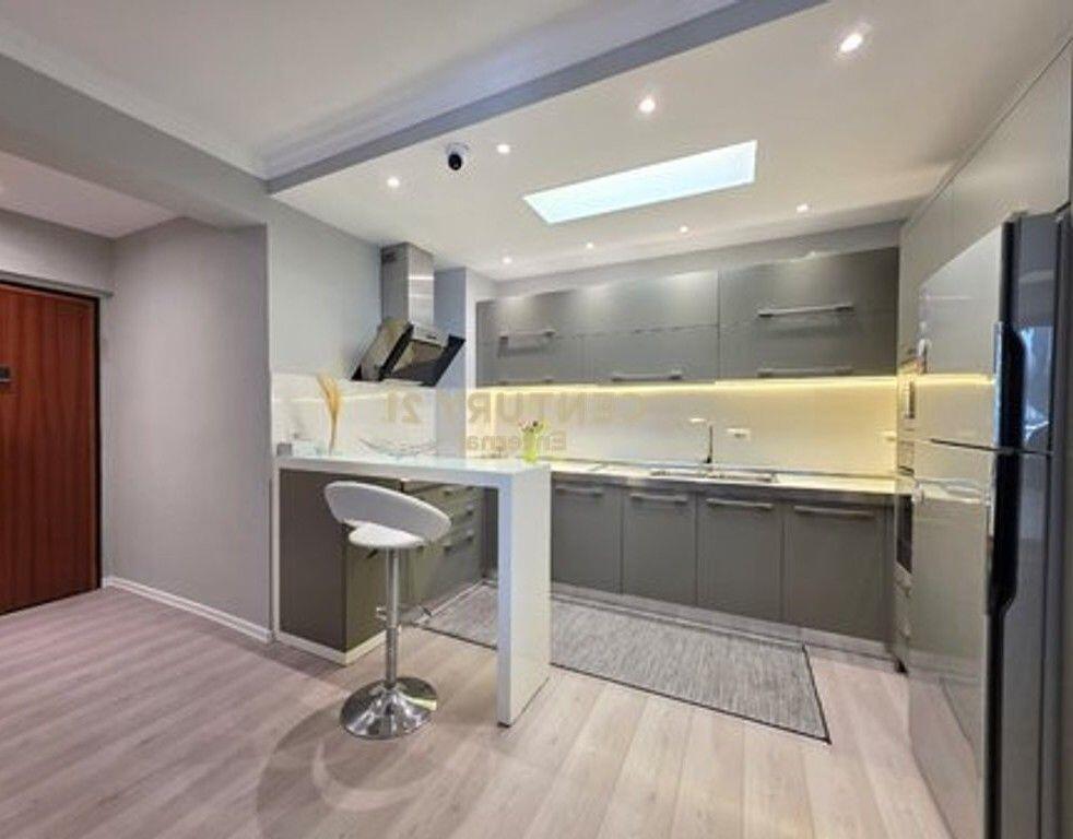 Apartament 2+1 + Post Parkimi ne Bllok.