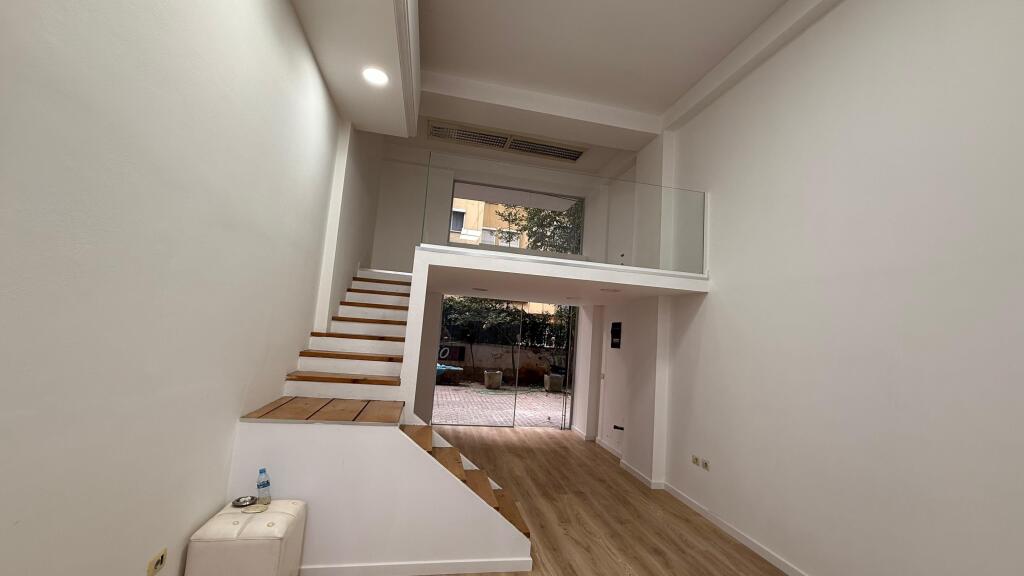 Ambjent me qira Him Kolli