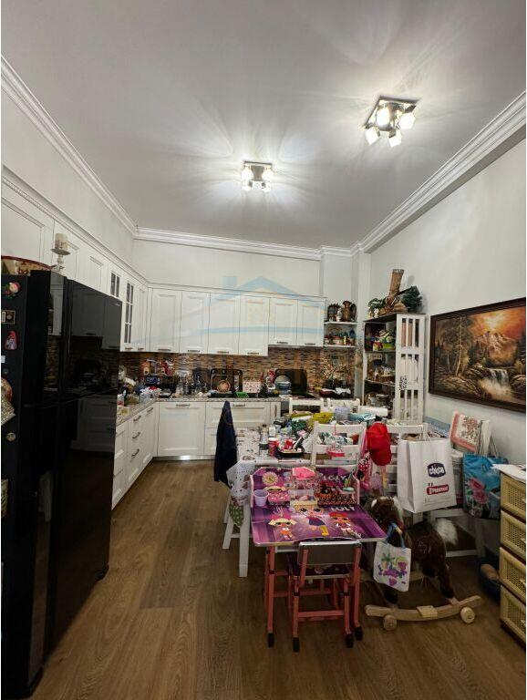 2+1+2+Post Parkimi, Liqeni i That per ne shitje