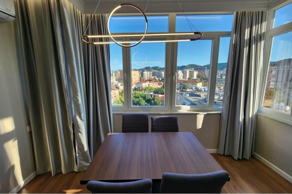 Apartament - Për Qira - Blloku 1 Maji, Tiranë